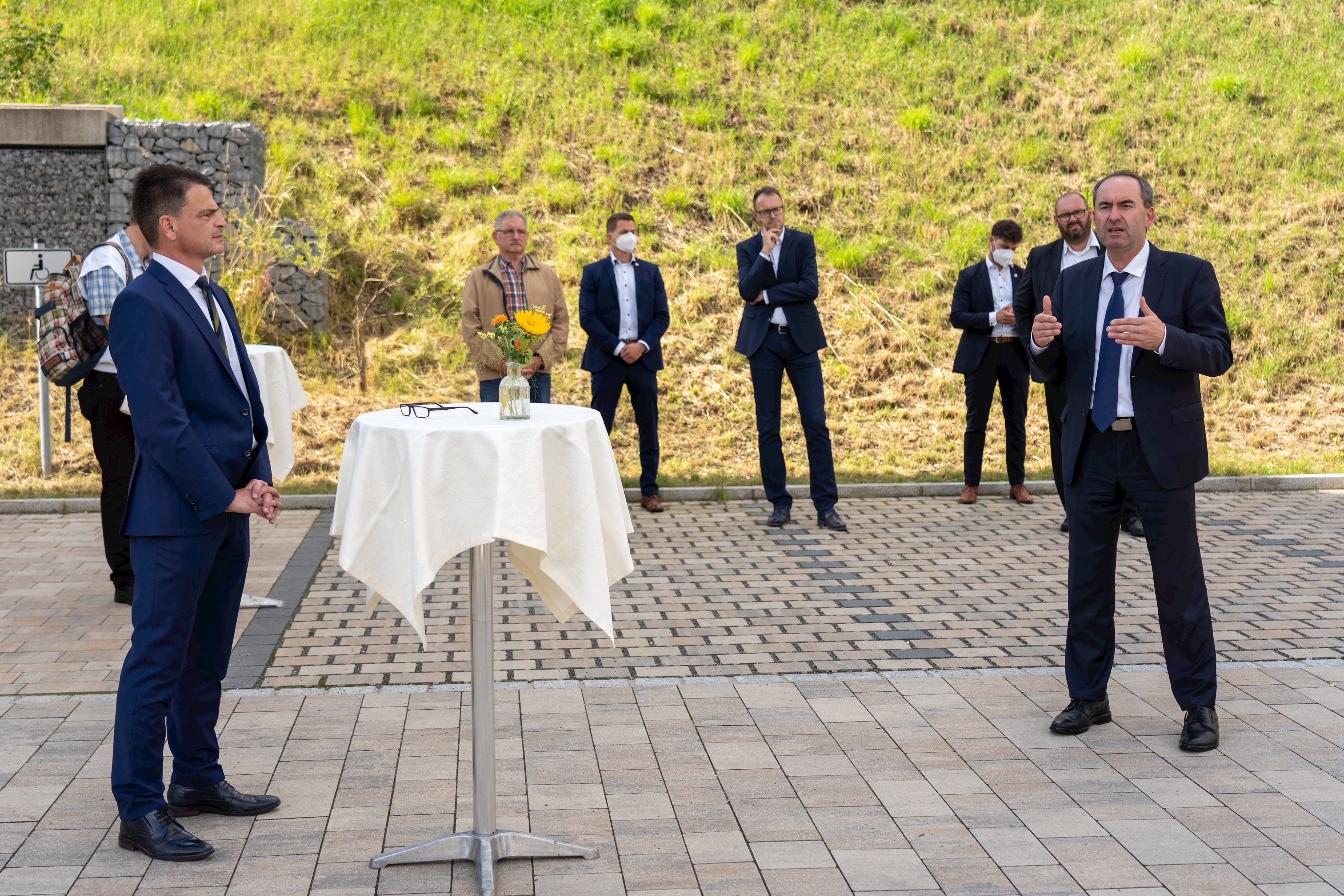 ayerns Wirtschaftsminister Hubert Aiwanger spricht bei der Veranstaltung anlässlich der Übergabe des 100. Förderbescheids im Rahmen des bayerischen Mobilfunkförderprogamms
