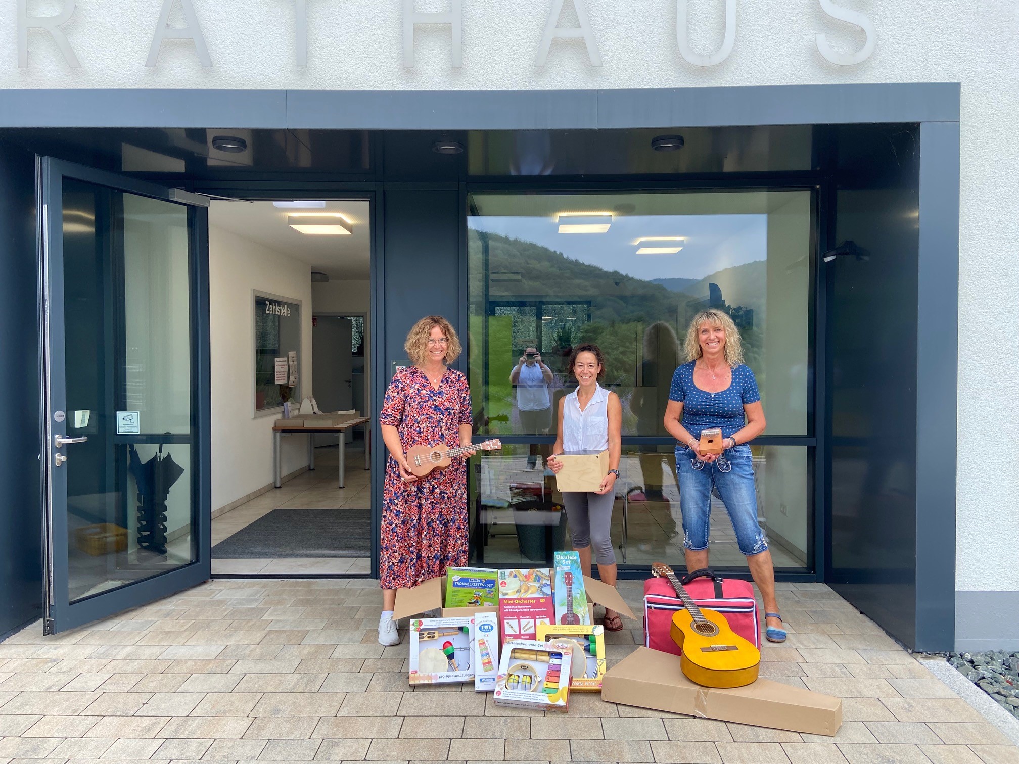 Spenden des Musikverlags Hage in Eschenbach an die drei gemeindlichen Kindergärten 