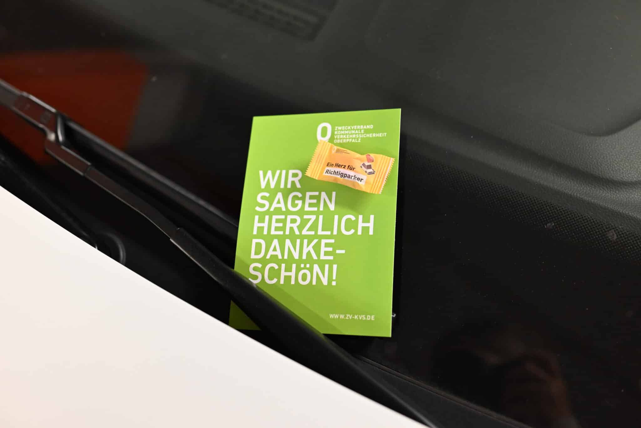 260612 PM Süße Überraschung für Richtigparker, Bildquelle Nadine Meier ZV KVS Oberpfalz